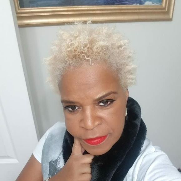 Poshmark profile picture for @highly